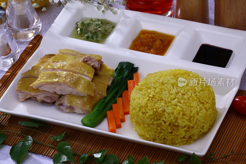 Hainan Chicken Rice (海南鸡饭) with sauce